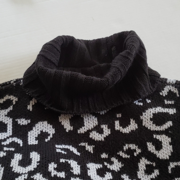 Nine West Cheetah Print Turtle Neck Sweater XS - Picture 8 of 10